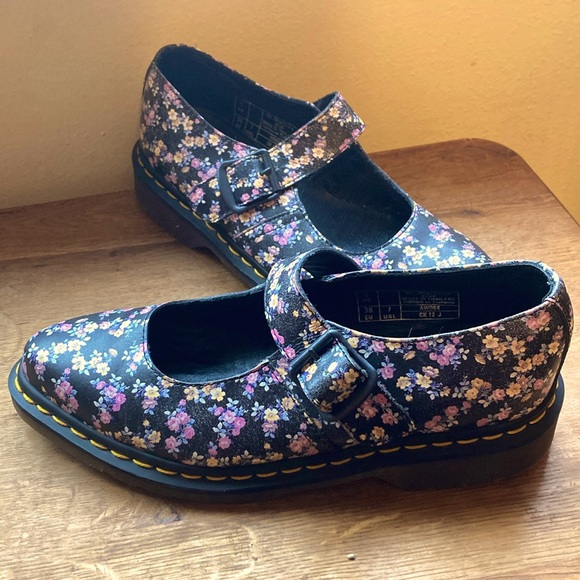 Dr. Martens Mary Janes - Picture 1 of 6